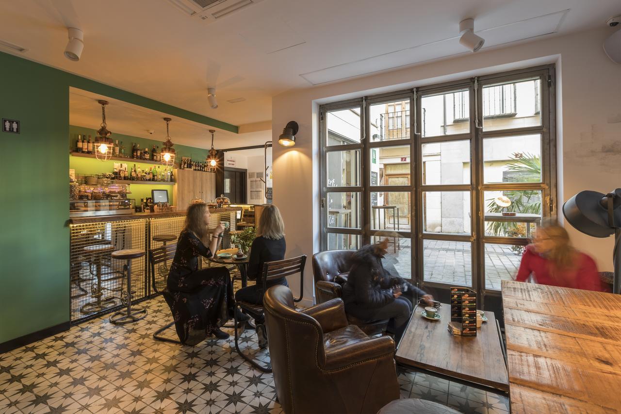 Winederful Hostel & Cafe Logrono Luaran gambar
